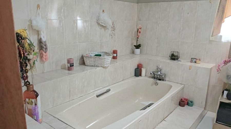 4 Bedroom Property for Sale in Beacon Bay Eastern Cape